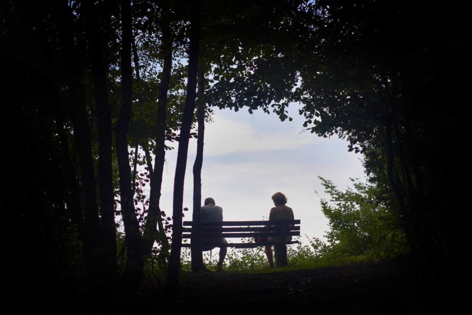 Erst ein organisiertes Treffen in dem Park, wo sie ihr erstes Date hatten, brach sein langes Schweigen