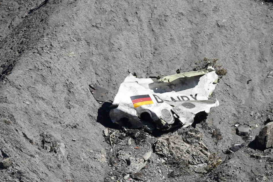Ein Wrackteil in den französischen Alpen.