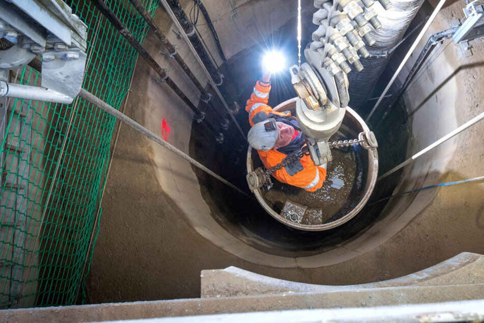 Im 170 Meter tiefen Erkundungsschacht in Pöhla stießen die Bergleute jetzt auf Wolframerz.