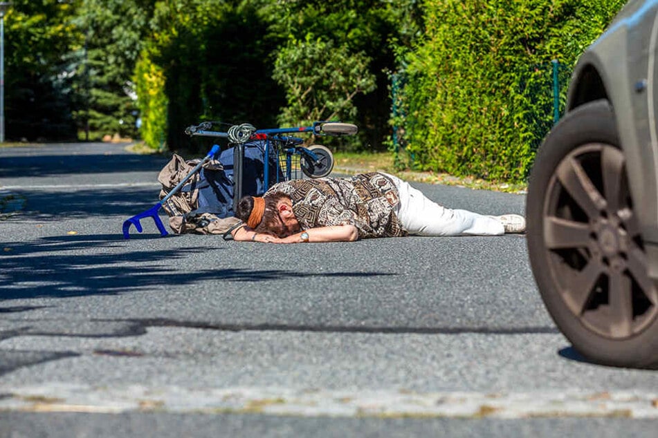 Plötzlich ohnmächtig: So wie hier kippte Sybille Viereck (59) auch schon auf der viel befahrenen Bautzner Landstraße um.