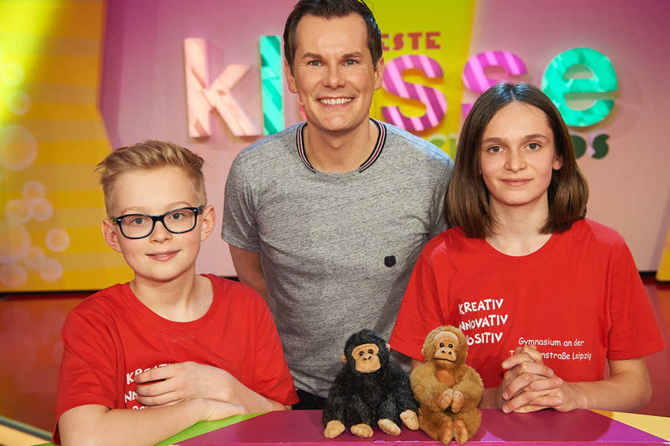 Simon und Ferenz stellen sich den Aufgaben im Finale. Unterstützung bekommen die beiden Jungen auch von den Plüuschaffen "Bob" und "Bobby".