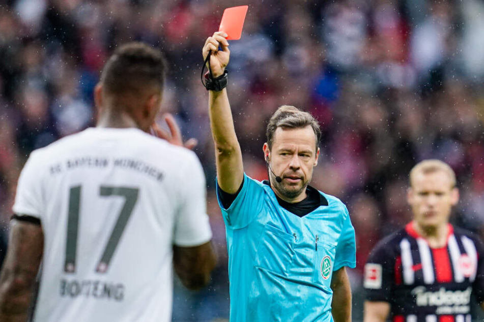 Bayerns Jérome Boateng sah nach nur zehn Minuten glatt Rot.