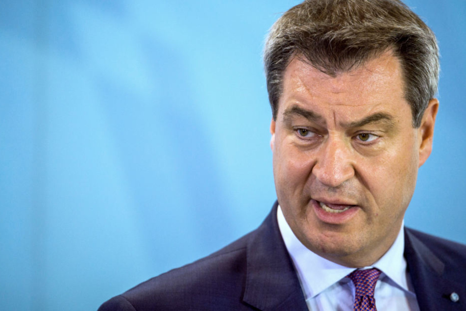 Söder schließt sich Parteikollege Seehofer geschlossen an.