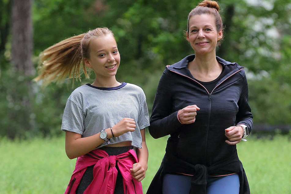 Mirjam Köfer (45) und ihre Tochter Emilia (12).