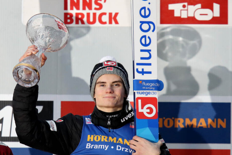 Marius Lindvik nach seinem Triumph in Innsbruck.