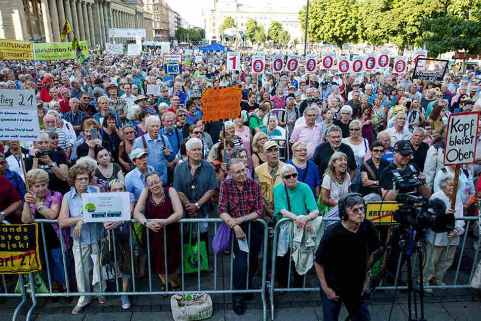 Teilnehmer bei einer Demonstration gegen das Projekt Stuttgart 21
