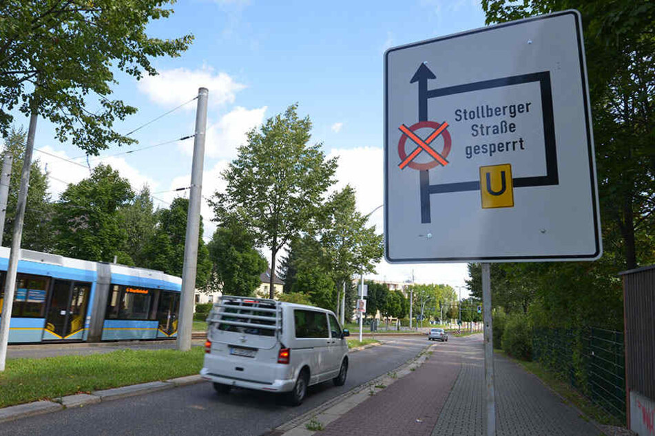 Am Sonntag standen schon die Warnschilder: Auf der Stollberger Straße wird ab heute gebaut.
