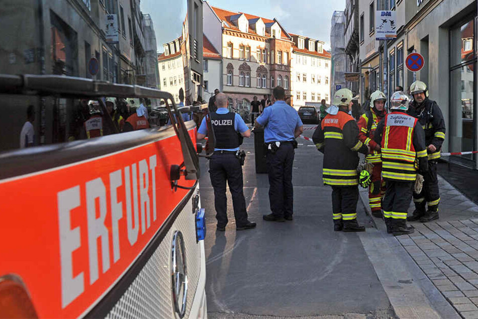 Feuerwehr und Polizei rückten mit einem Großaufgebot am Wenigemarkt an.
