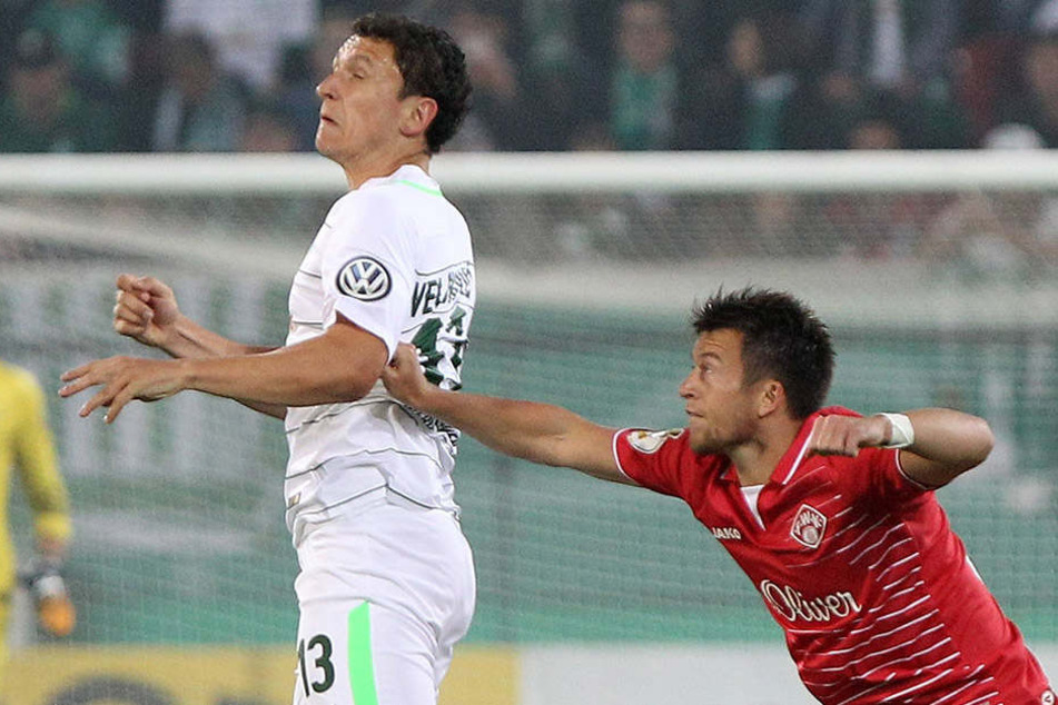 Patrick Göbel (r.), hier gegen den Bremer Milos Veljkovic, hat den FSV Zwickau im Sommer verlassen und ist zu Liga-Konkurrent Würzburger Kickers gewechselt. Am Sonntag muss er mit den Bayern bei seinem einstigen Arbeitger ran.