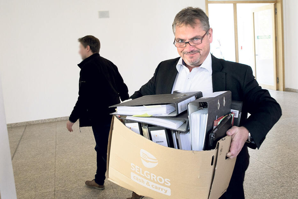 Ungewohnte Rolle: Der Dresdner Rechtsanwalt Frank Hannig (48) brauchte gestern am Amtsgericht selbst einen Verteidiger.