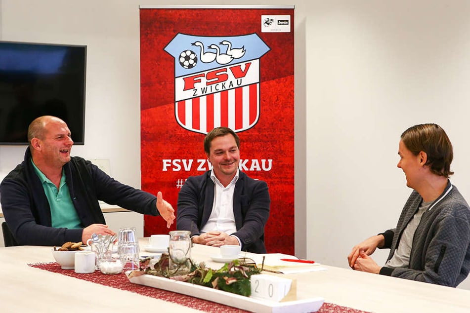 FSV-Sportvorstand David Wagner (l.) und Eispiraten-Geschäftsführer Jörg Buschmann im Gespräch mit TAG24-Redakteur Michael Thiele.
