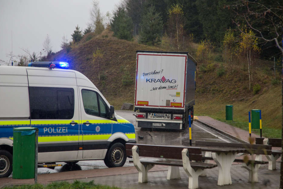 Der Mann wurde von diesem Lkw auf dem Rastplatz mitgeschleift.