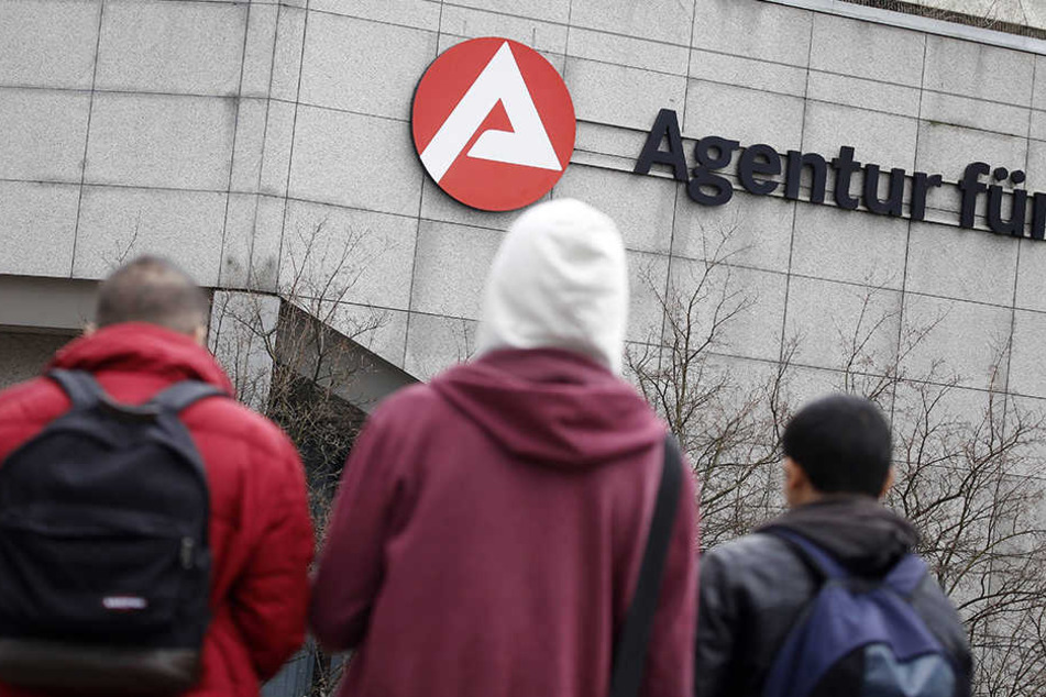 Die Teilnehmer bekommen ihre kompletten Jahresbezüge als Startkapital.