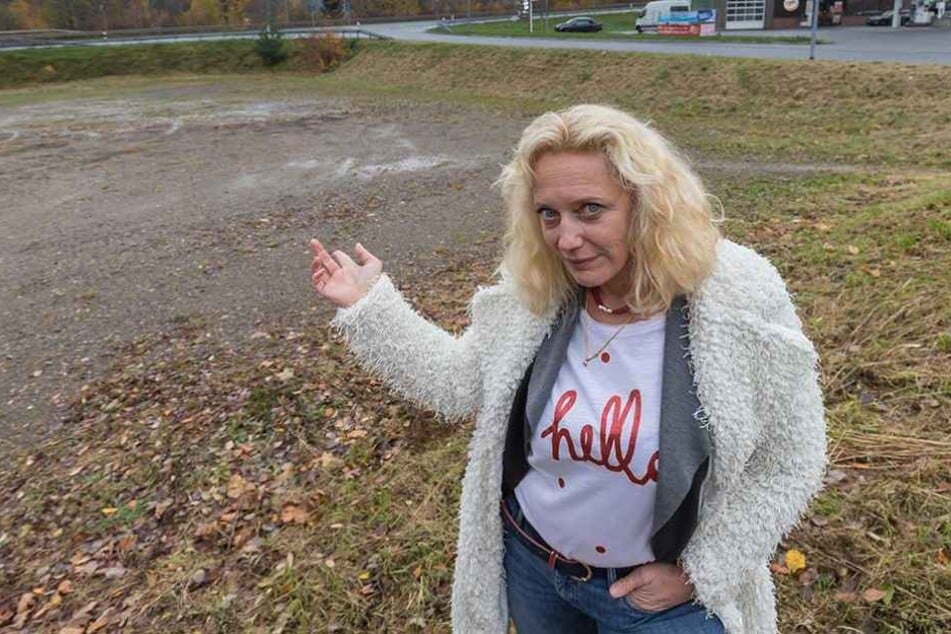 Stadtsprecherin Jana Hecker (53): Auf diesem kleinen Parkplatz wird Burger-King bauen.