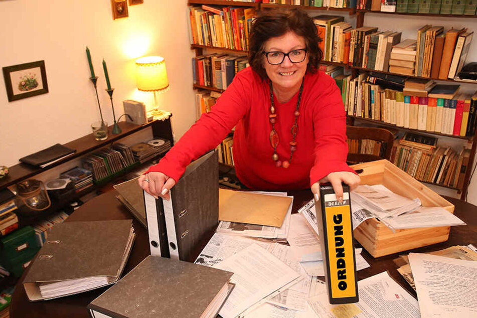 Chaos-Managerin Sabine Richter (56) bringt Ordnugn in jeden noch so großen Blätterwald.