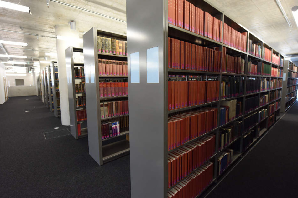 In der Freiburger Universitätsbibliothek wurden die Flyer in Büchern versteckt. (Archivbild)