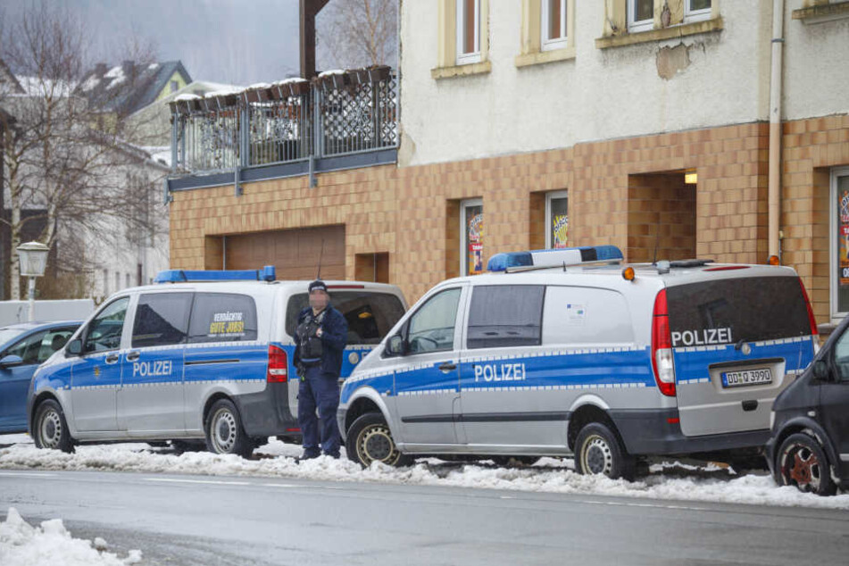 Die Polizei war mit eine Großaufgebot in Crottendorf vor Ort.
