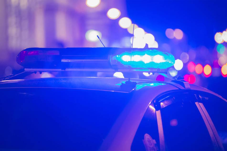 Die Polizei nahm den Waffen-Narren nach Eingang des Notrufs fest und durchsuchte dessen Wohnung (Symbolbild).