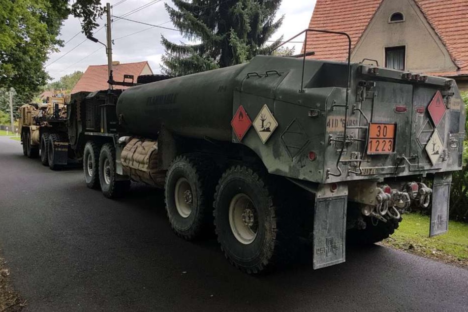 Das Fahrzeug riss sich den Tank auf, musste von Kollegen abgeschleppt werden.