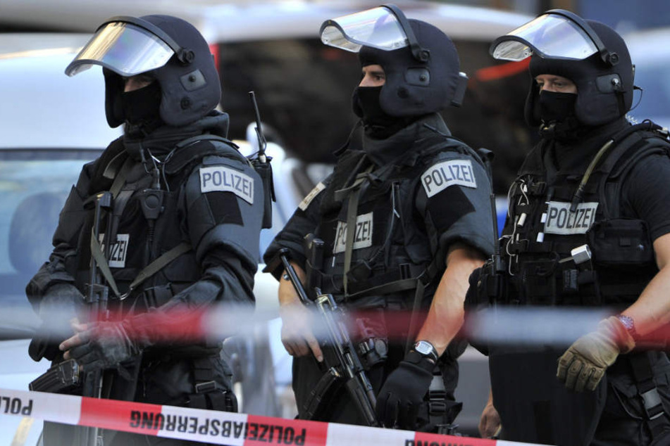 Spezialkommandos der Polizei werden im Frankfurter Bahnhofsviertel regelmäßig eingesetzt (Archivbild).