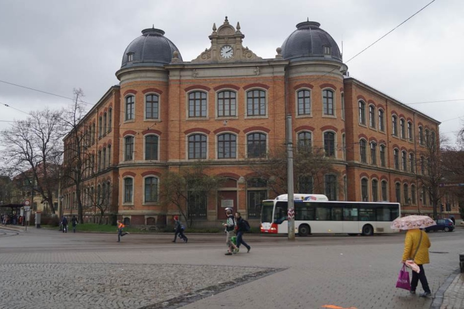 Im ehemaligen Georgengymnasium sollen Wohnungen, Büros und Praxisräume
entstehen.