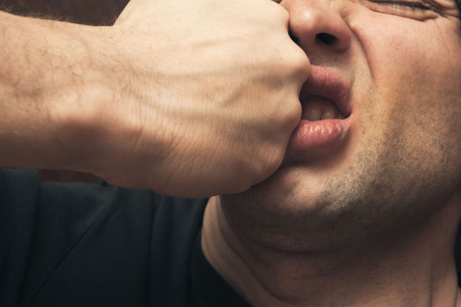 Weil ihm niemand Alkohol geben wollte, rastete der Mann aus. (Symbolbild)