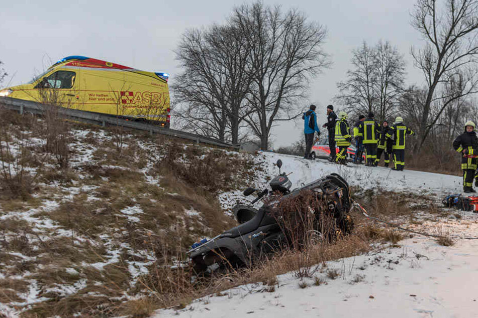 Ein 41-Jähriger ist mit seinem Quad von einem Wirtschaftsweg abgekommen.