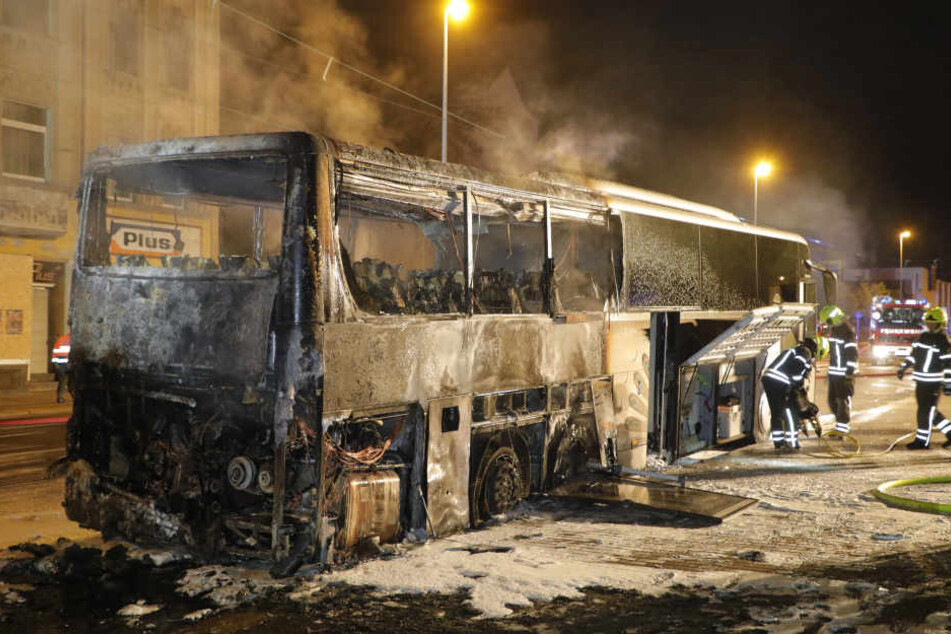 Der hintere Teil des Busses brannte komplett aus.
