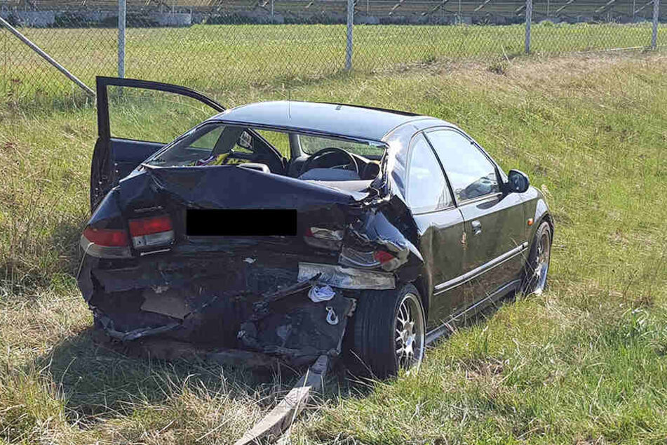 Die Rückseite des Hondas wurde bei dem Unfall schwer beschädigt.