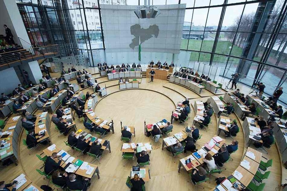 Michael Kretschmer gibt seine Regierungserklärung ab.