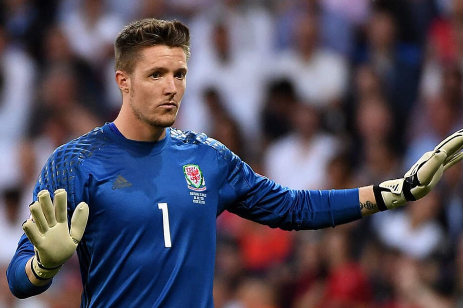 Der walisische Nationaltorwart Wayne Hennessey (32) wird wegen eines angeblichen Hitler-Grußes nicht bestraft.