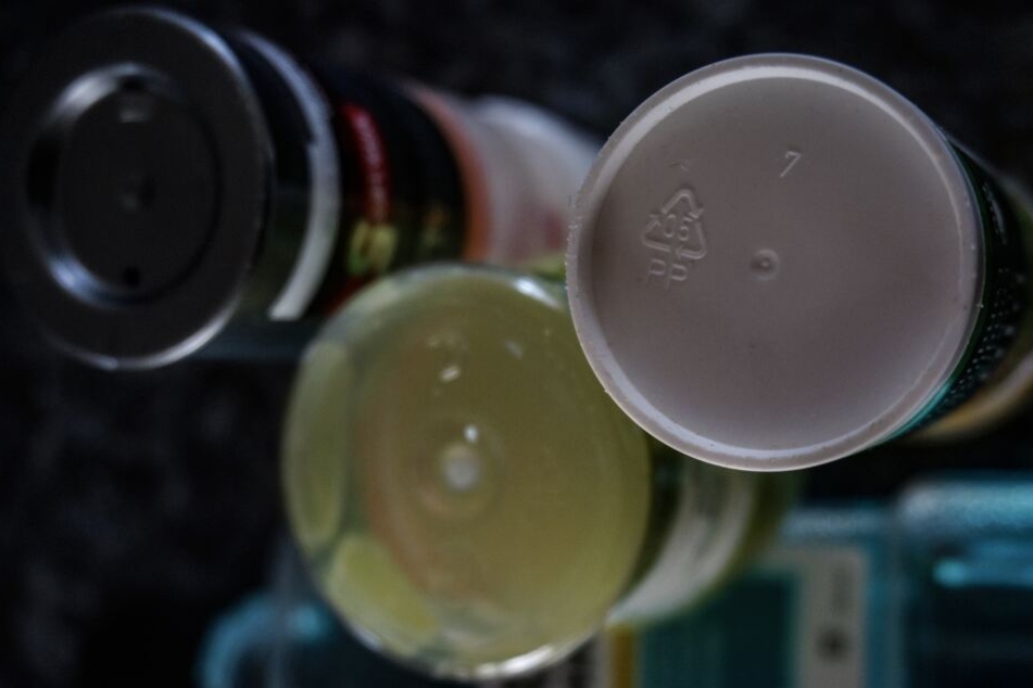 Beim Blick unter unsere Plastikverpackungen entdecken wir ein wahres Zahlen-Wirr-Warr.
