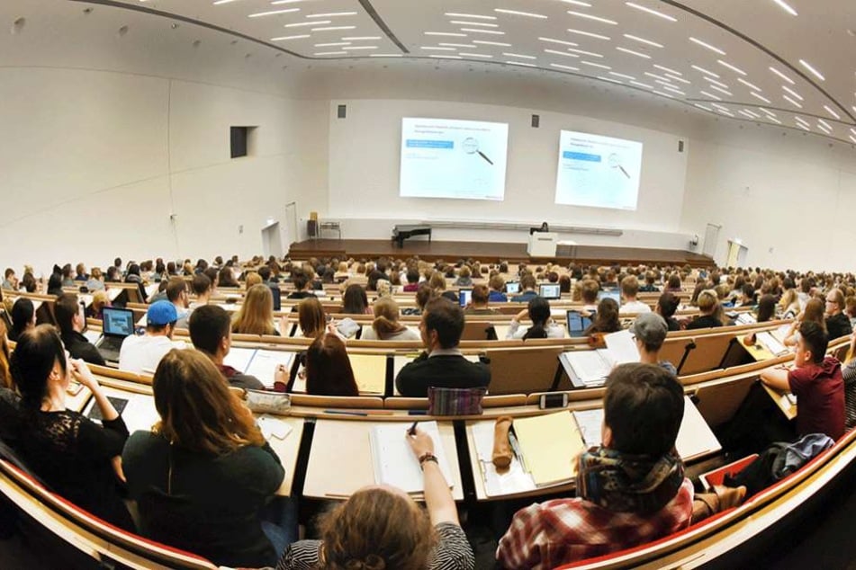 Zu viele sächsische Lehramts-Studenten entscheiden sich fürs Gymnasium, obwohl sie an Grund- und Oberschulen gebraucht würden.