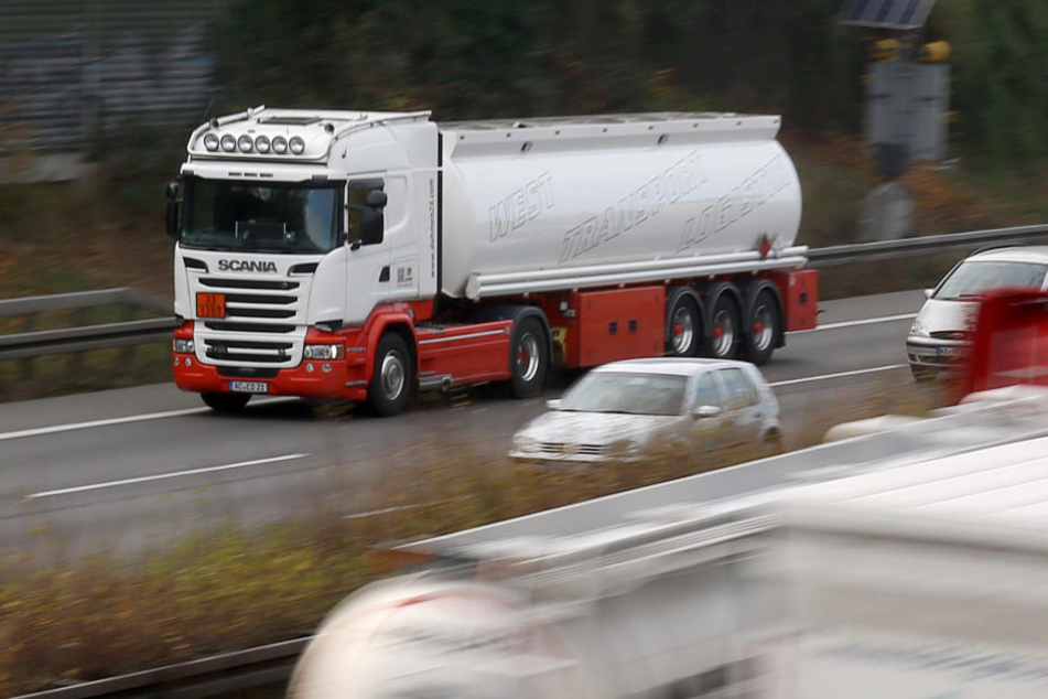 Die Tanklaster können nur einige Tausend Liter Sprit transportieren.