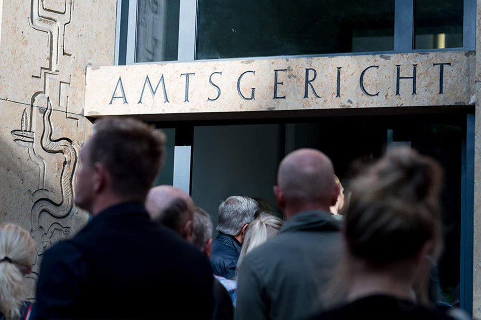 Der Andrang vor dem Amtsgericht Rheine war groß.