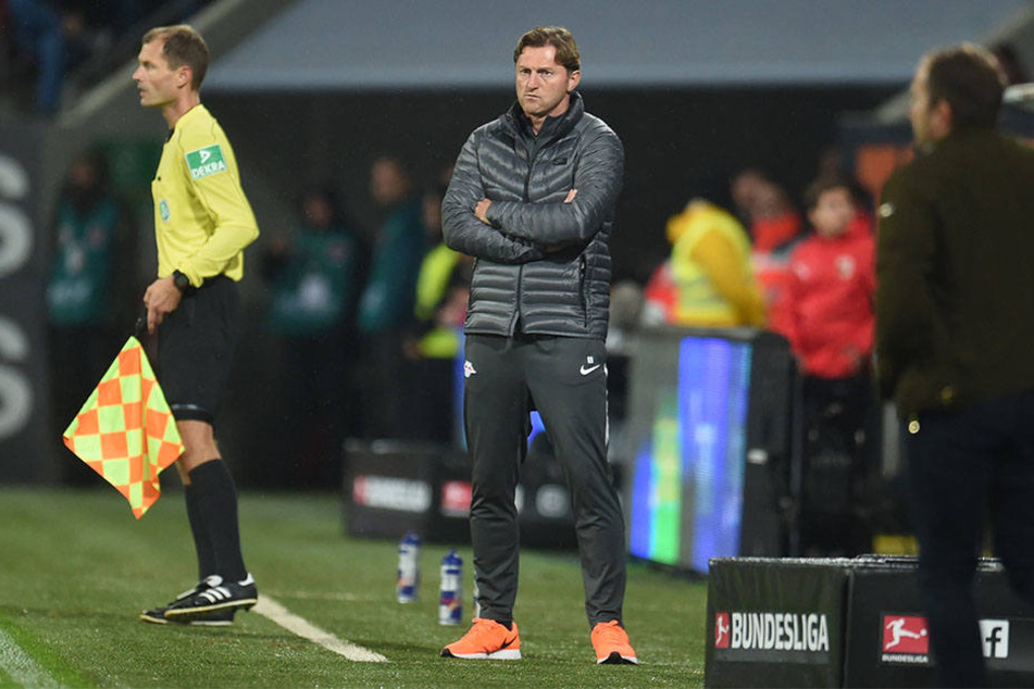 Sauermiene bei RB-trainer Ralph Hasenhüttl (50): Seine Mannschaft musste ohne Punkt nach Hause fahren.