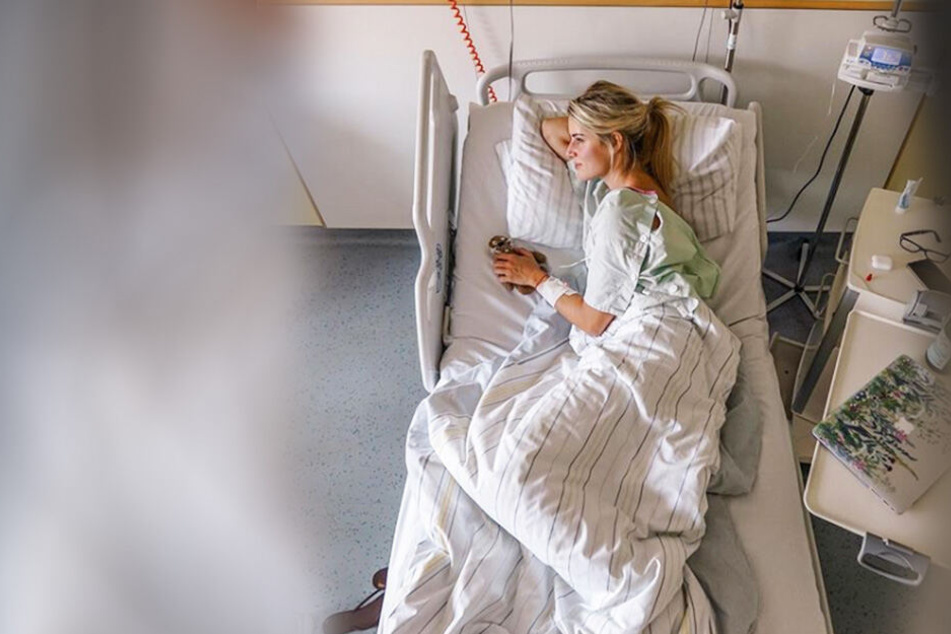 Adrienne Koleszár musste aufgrund ihres Bandscheibenvorfalls im Krankenhaus behandelt werden.