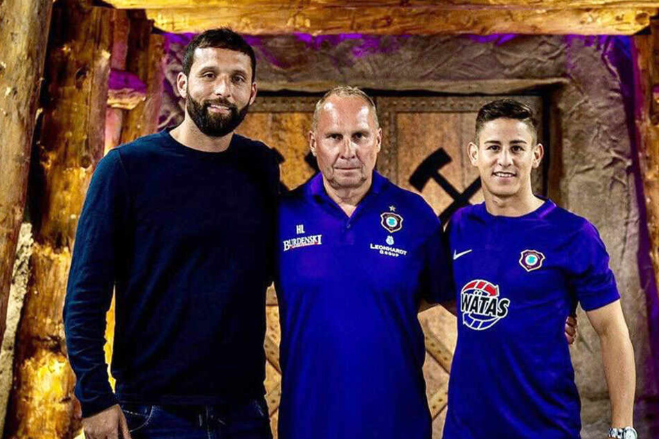 Dieses Foto twitterte Präsident Helge Leonhardt (M.) zu später Stunde. Es zeigt ihn mit Neuzugang Nicolas Sessa und dessen Berater Kevin Kuranyi.