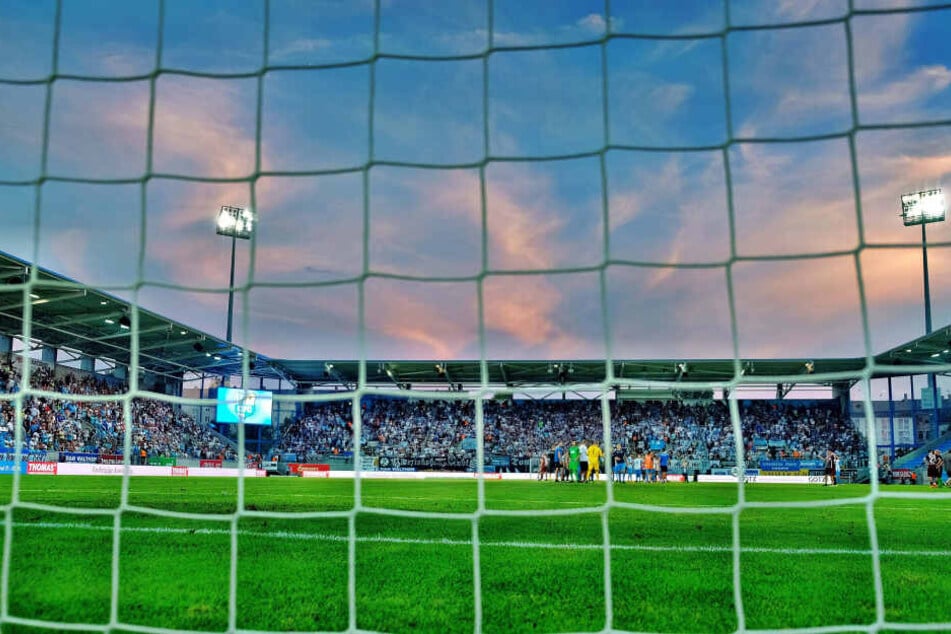 Dunkle Wolken über dem Chemnitzer Stadion. Steht die 27 Millionen teure Arena ab der kommenden Saison leer?