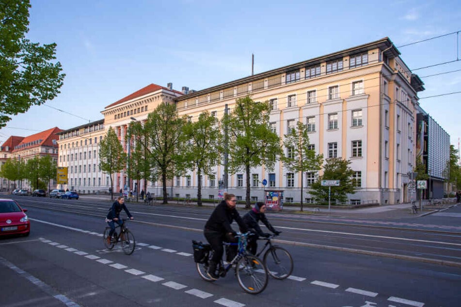 Die HfTL mit mehr als 1000 Studenten bietet ein praxisorientiertes Studium für künftige Fachkräfte, die HTWK mit über 6000 Studenten soll sich künftig in Forschung und Lehre der digitalen Transformation in der Gesellschaft widmen.