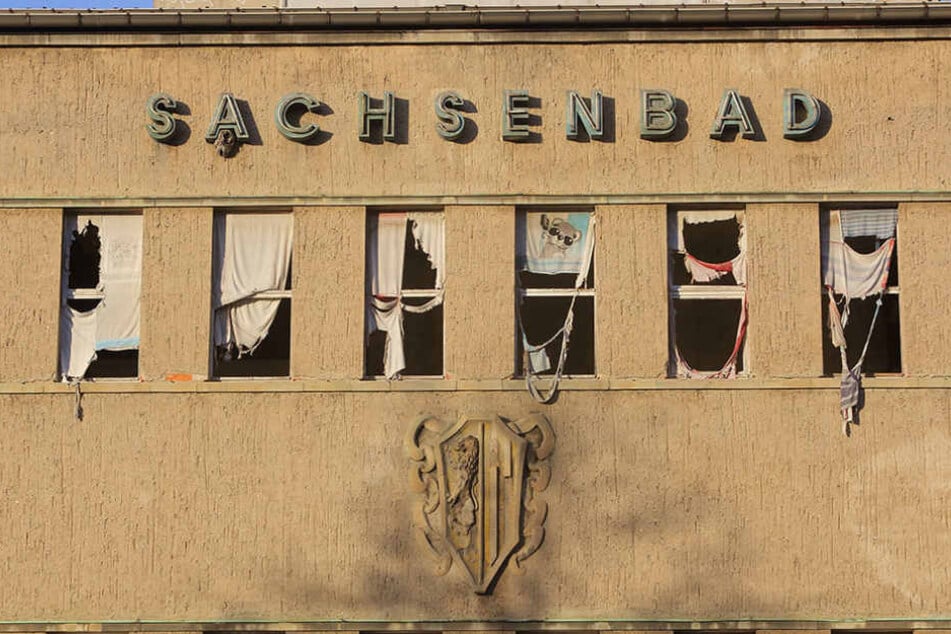 Bis endlich eine Lösung steht, verfällt das alte Sachsenbad in Dresden-Pieschen weiter.