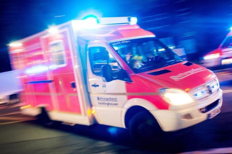 Der 72-jährige Rentner hatte schwere Verletzungen und musste vom Rettungsdienst versorgt werden. In Lebensgefahr schwebt er aber nicht.
