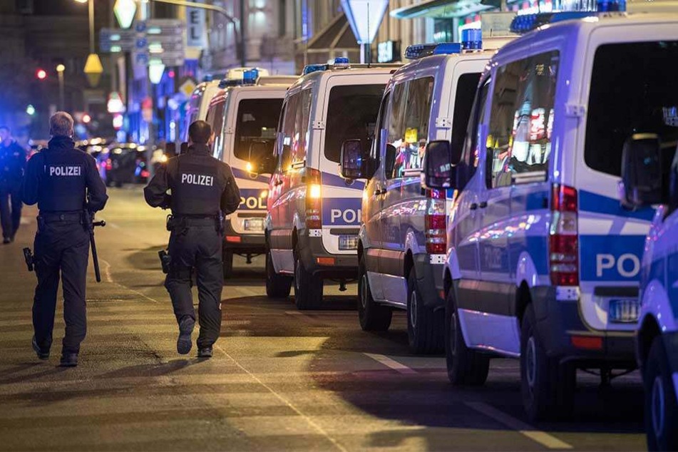 Ermittler in Deutschland und Italien sind gegen Mitglieder der sizilianischen Mafia "Cosa Nostra" vorgegangen.