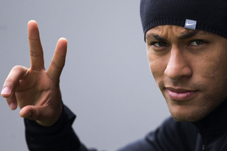Neymar (25) ist jetzt teuerster Fußballer aller Zeiten.