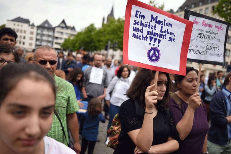 Die Organisatoren dürften über den geringen Zulauf zu der Demo enttäuscht sein.
