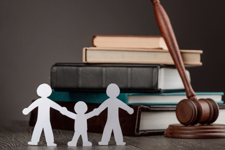 Klage abgelehnt: Die Eltern sollen für ihr ehemaliges Adoptivkind etwa 219.000 Euro bezahlen (Symbolbild).