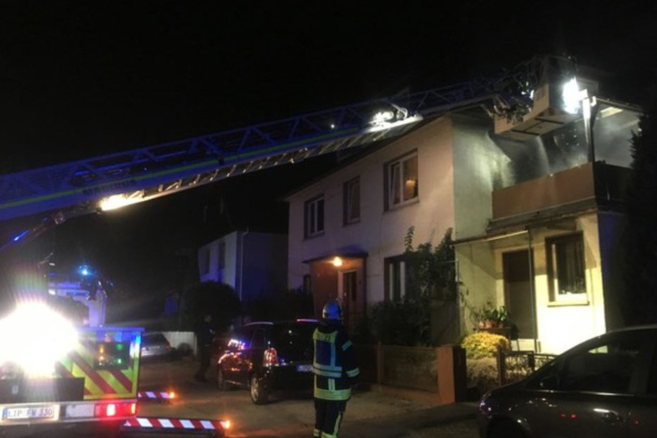 Der Balkon im ersten Obergeschoss stand in Flammen.