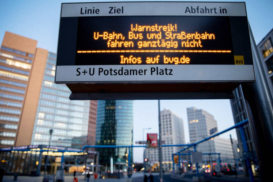 Pünktlich um drei Uhr begann der Streik der BVG.