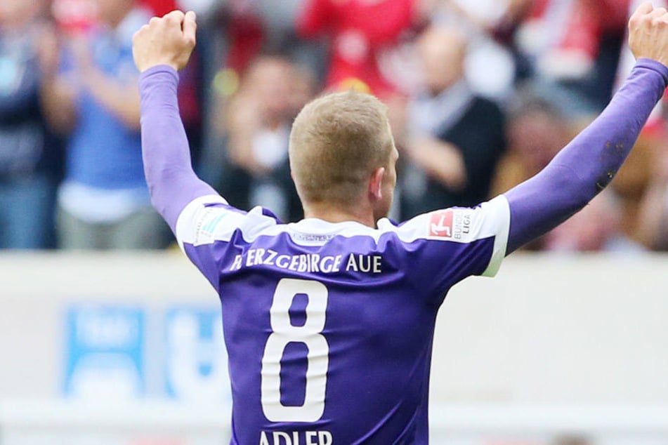 Bis er wieder so mit den FCE-Fans seine Tore bejubeln kann, vergehen noch vier lange Monate. Im Januar will Nicky Adler wieder fit sein.