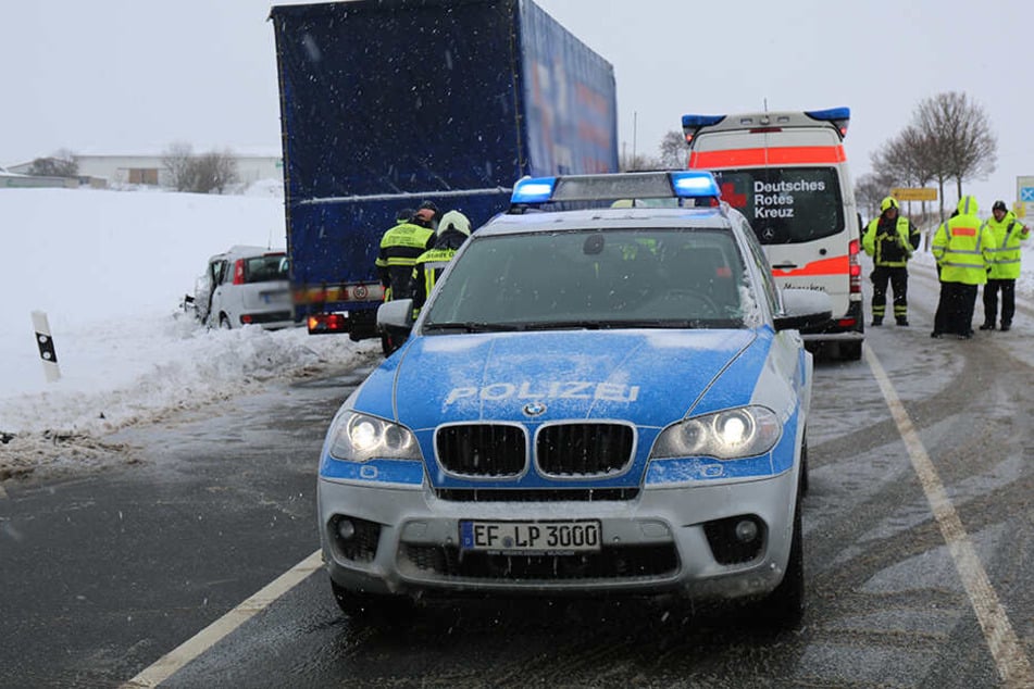 Die Bundesstraße 90 musste auf Höhe Frössen in beide Fahrtrichtungen gesperrt werden.